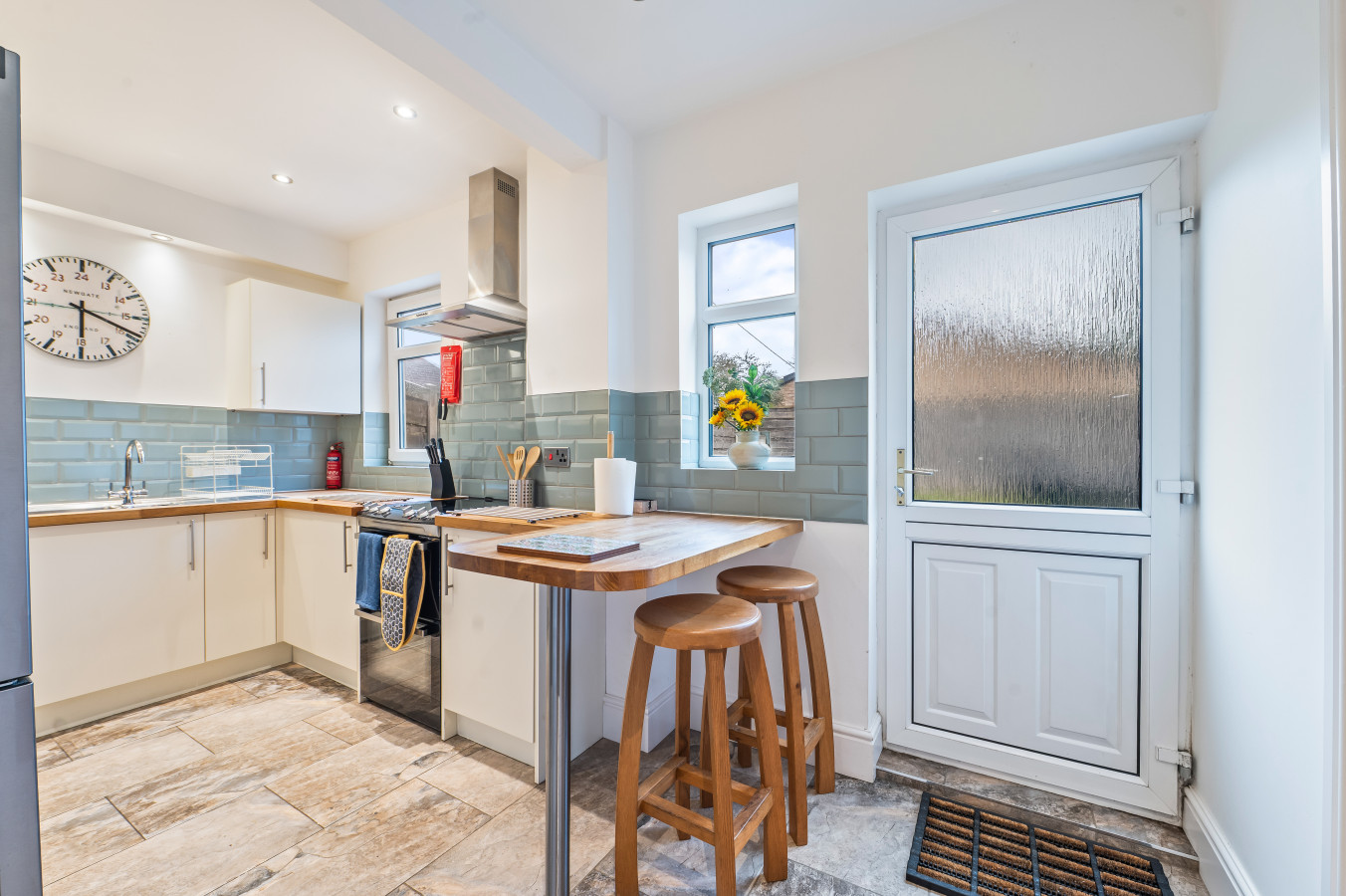 3 Bedroom Home • Sleeps 6 • Free Parking • York in 73 Alcuin Avenue - Property image 4 - VivreStays