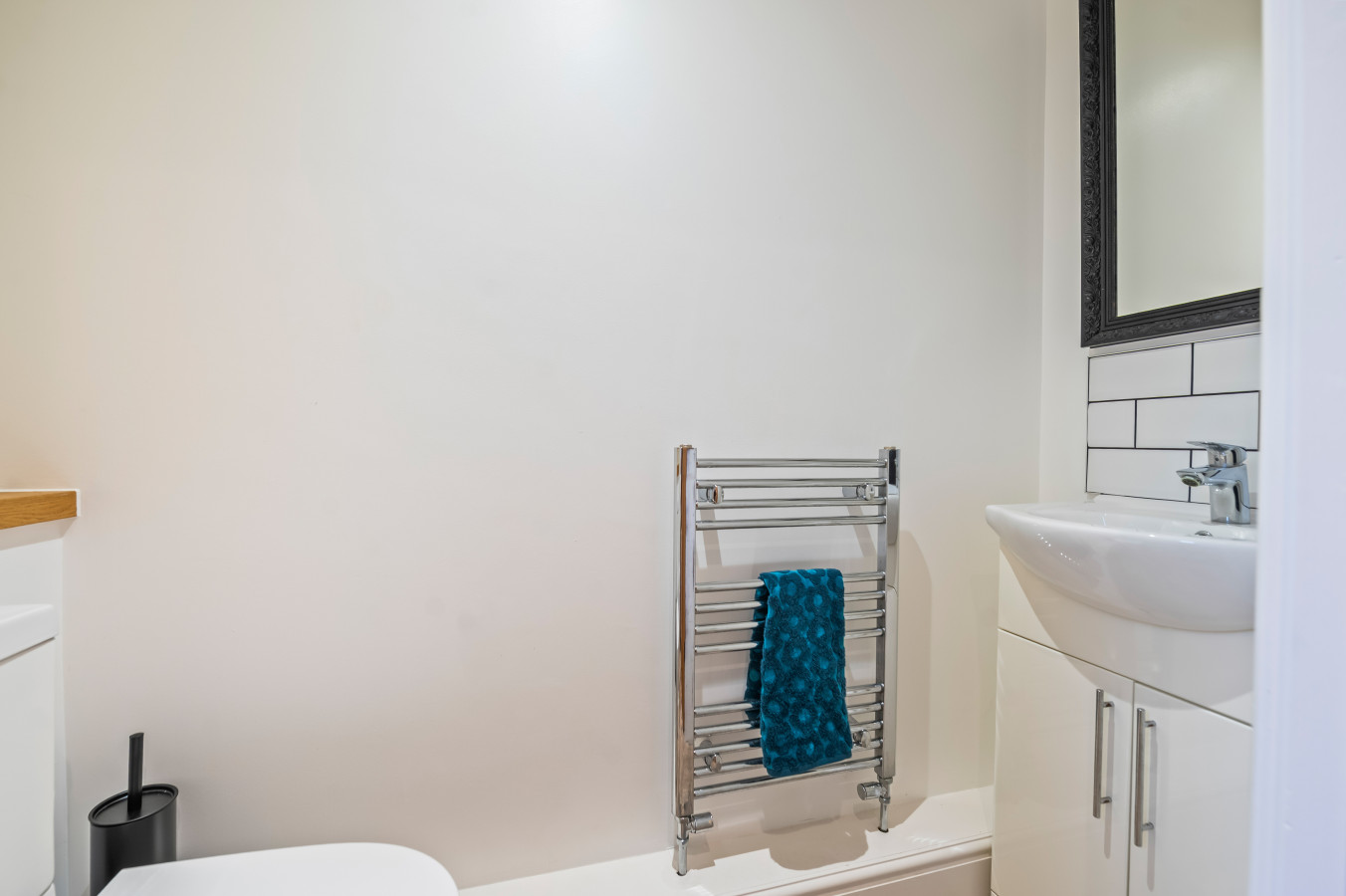 3 Bedroom Home • Sleeps 6 • Free Parking • York in 73 Alcuin Avenue - Property image 11 - VivreStays