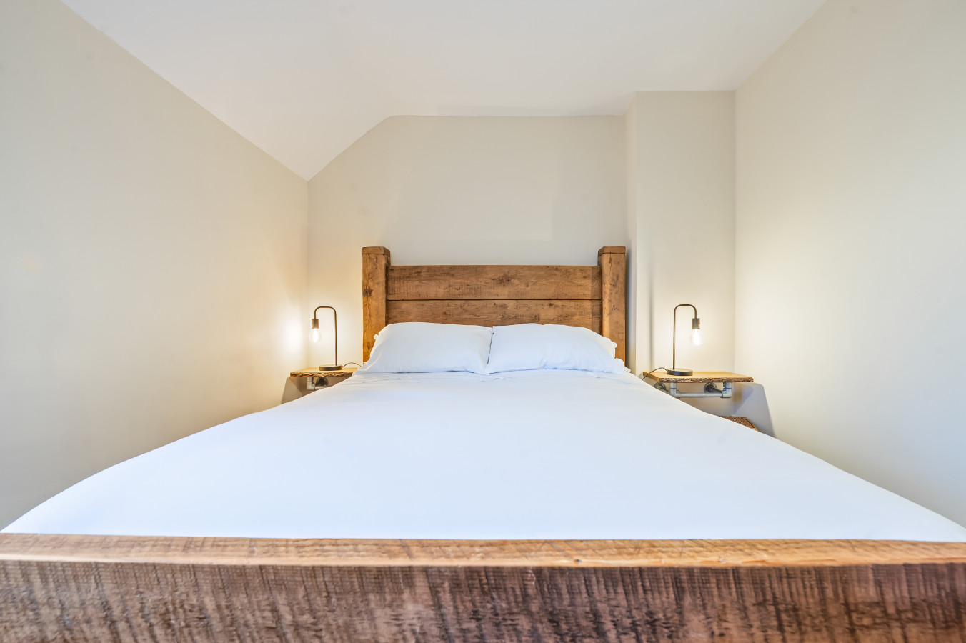 3 Bedroom Home • Sleeps 6 • Free Parking • York in 73 Alcuin Avenue - Property image 15 - VivreStays