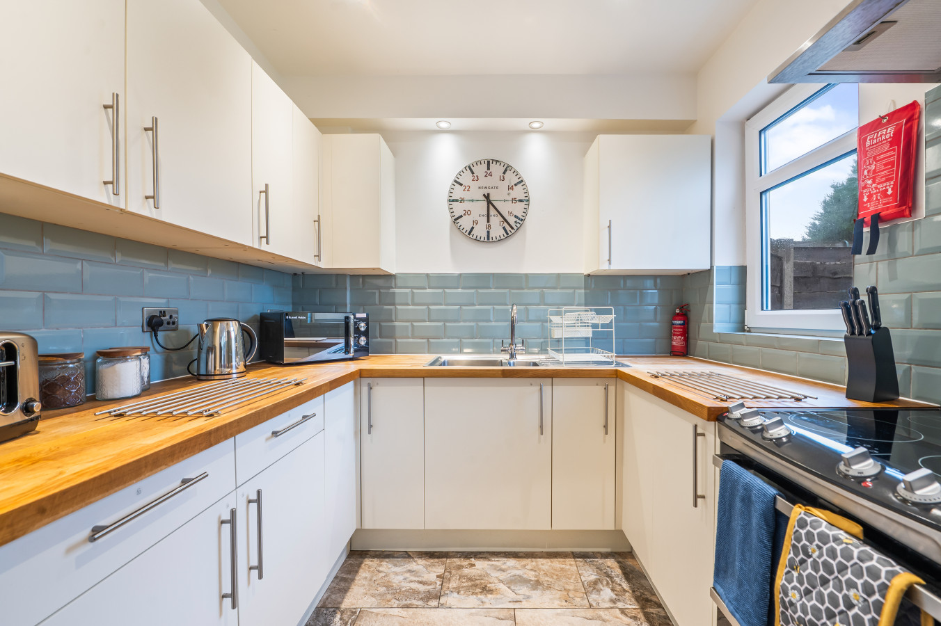 3 Bedroom Home • Sleeps 6 • Free Parking • York in 73 Alcuin Avenue - Property image 9 - VivreStays