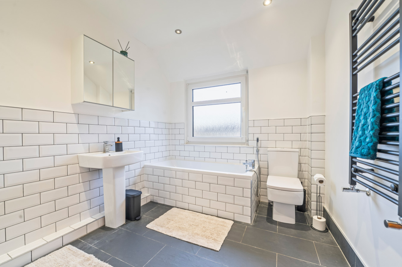3 Bedroom Home • Sleeps 6 • Free Parking • York in 73 Alcuin Avenue - Property image 23 - VivreStays