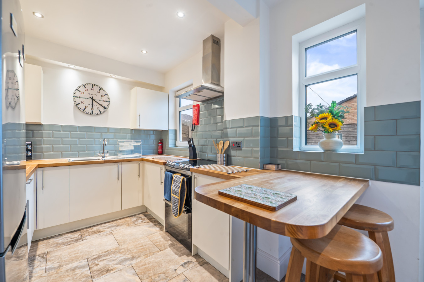 3 Bedroom Home • Sleeps 6 • Free Parking • York in 73 Alcuin Avenue - Property image 2 - VivreStays