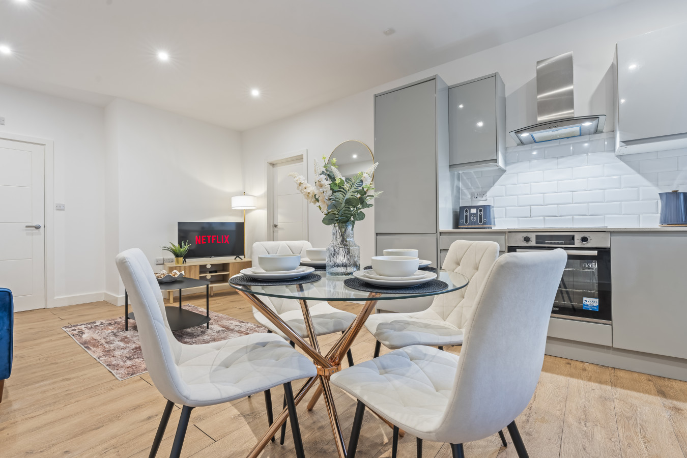 Coulsdon Luxe | Sleeps 3| Near Station in Station Approach Rd, Coulsdon CR5 2BT, UK - Property image 11 - VivreStays
