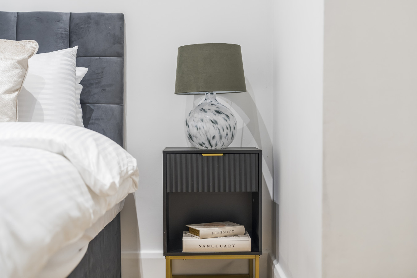 Coulsdon Luxe | Sleeps 3| Near Station in Station Approach Rd, Coulsdon CR5 2BT, UK - Property image 17 - VivreStays