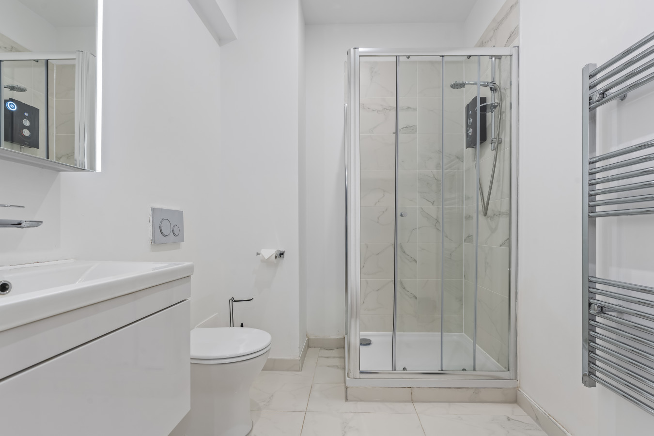 Coulsdon Luxe | Sleeps 3| Near Station in Station Approach Rd, Coulsdon CR5 2BT, UK - Property image 19 - VivreStays