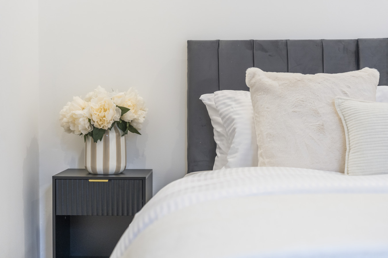 Coulsdon Luxe | Sleeps 3| Near Station in Station Approach Rd, Coulsdon CR5 2BT, UK - Property image 18 - VivreStays