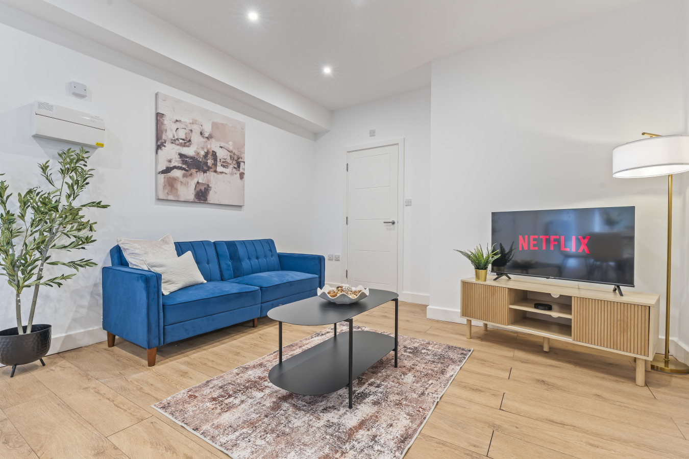 Coulsdon Luxe | Sleeps 3| Near Station serviced apartment - Coulsdon - VivreStays