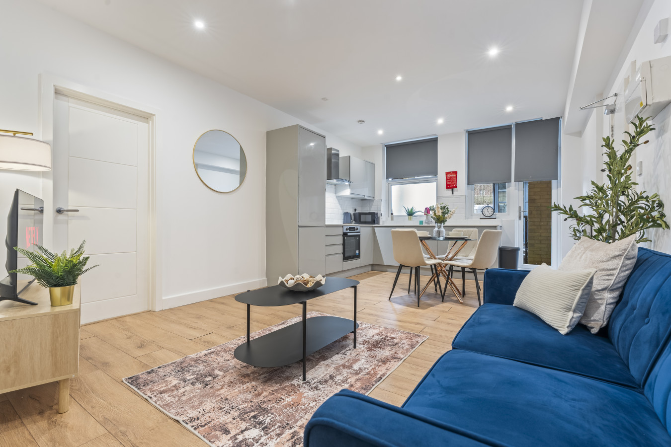 Coulsdon Luxe | Sleeps 3| Near Station in Station Approach Rd, Coulsdon CR5 2BT, UK - Property image 4 - VivreStays