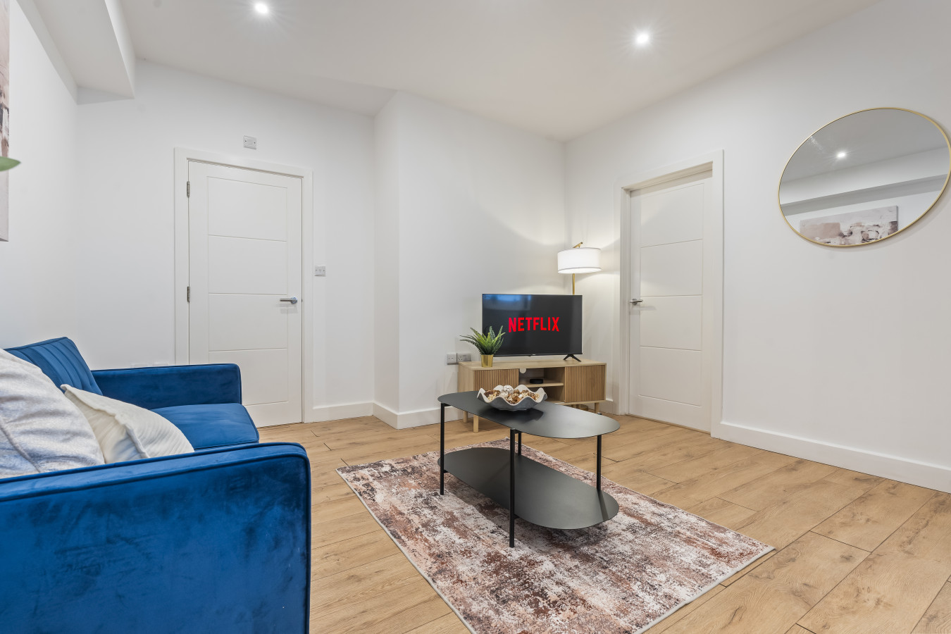 Coulsdon Luxe | Sleeps 3| Near Station in Station Approach Rd, Coulsdon CR5 2BT, UK - Property image 14 - VivreStays