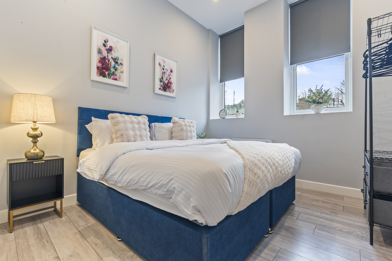 Coulsdon Grand | Sleeps 8 | 5 BR | Free Parking in 129 Brighton Road - Property image 13 - VivreStays