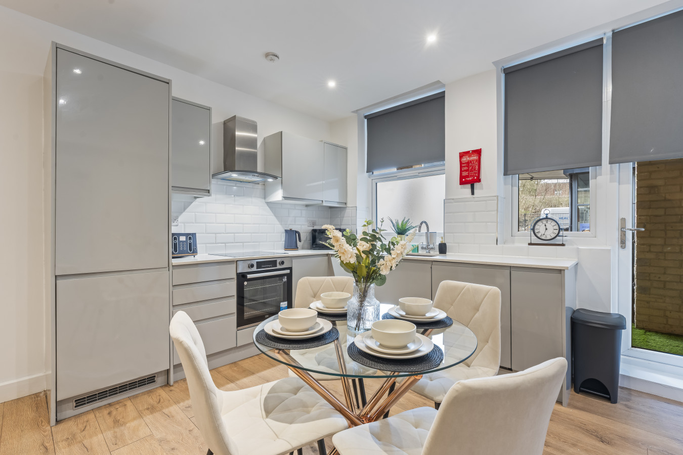 Coulsdon Grand | Sleeps 8 | 5 BR | Free Parking in 129 Brighton Road - Property image 21 - VivreStays