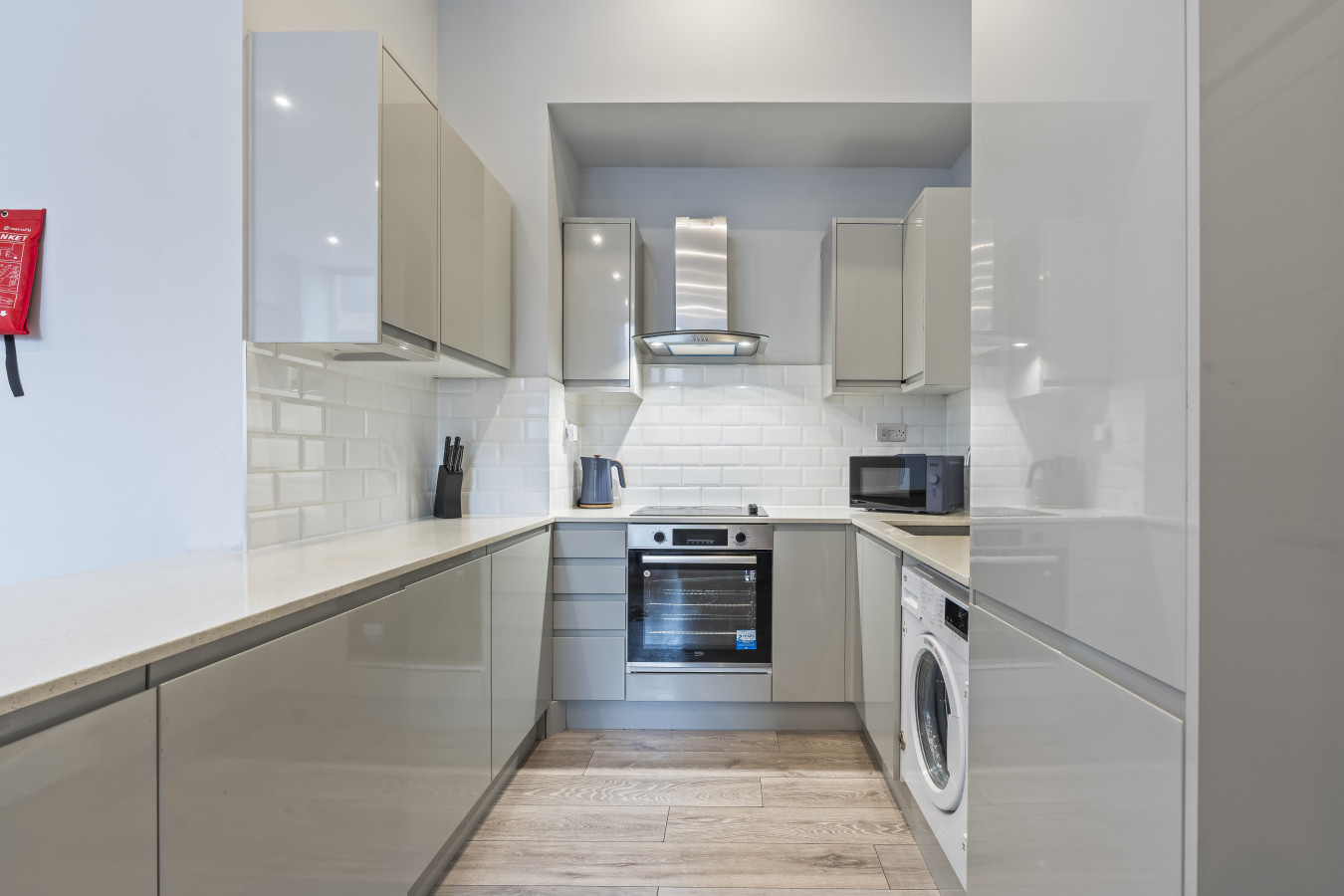Coulsdon Grand | Sleeps 8 | 5 BR | Free Parking in 129 Brighton Road - Property image 9 - VivreStays