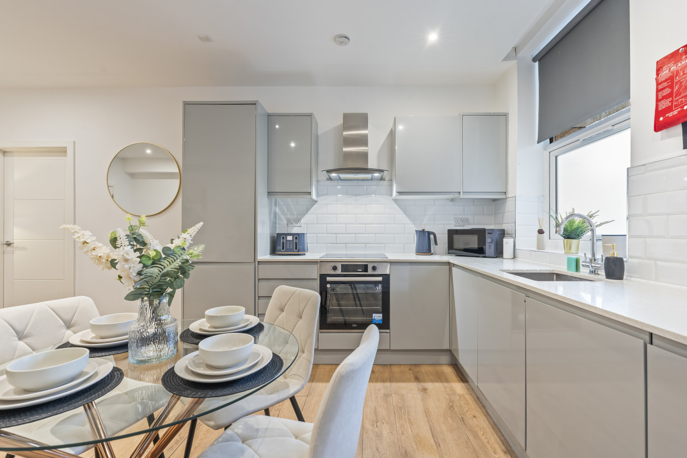 Coulsdon Grand | Sleeps 8 | 5 BR | Free Parking in 129 Brighton Road - Property image 16 - VivreStays