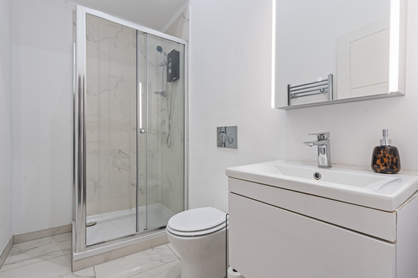 Coulsdon Escape | 3 BR | Sleeps 5 | Free Parking in 129 Brighton Road - Property image 21 - VivreStays
