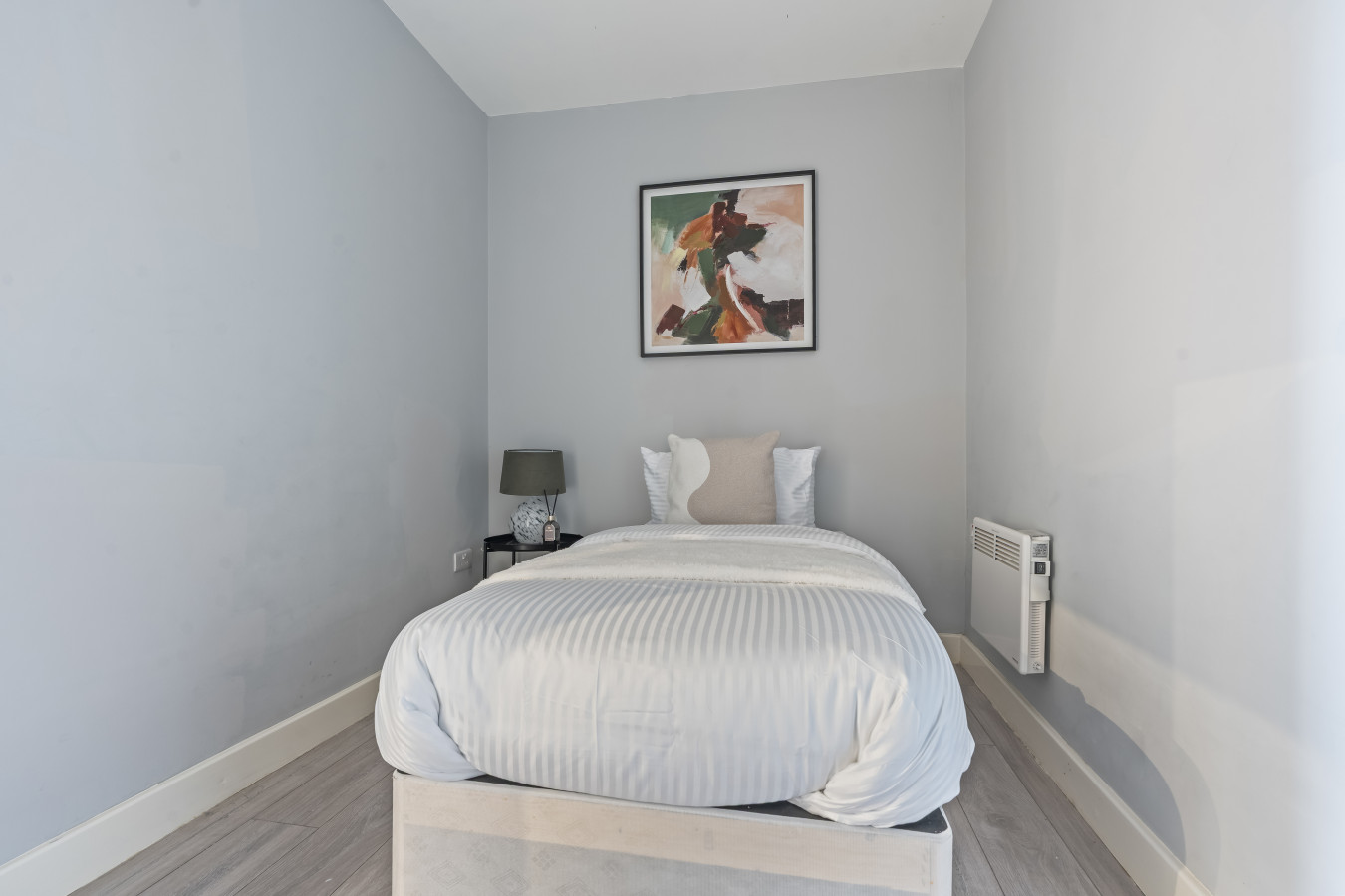 Coulsdon Escape | 3 BR | Sleeps 5 | Free Parking in 129 Brighton Road - Property image 3 - VivreStays