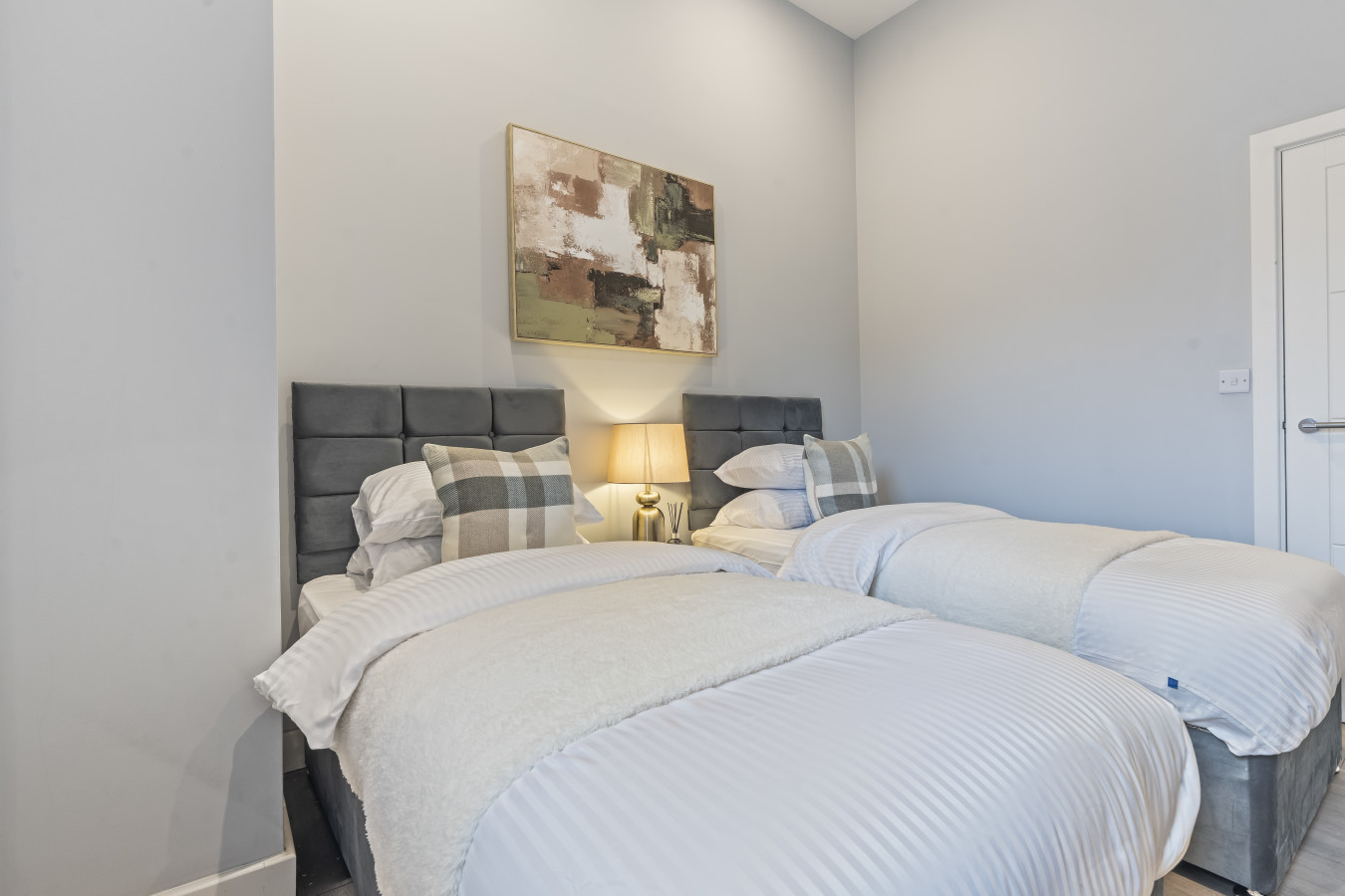 Coulsdon Escape | 3 BR | Sleeps 5 | Free Parking in 129 Brighton Road - Property image 2 - VivreStays