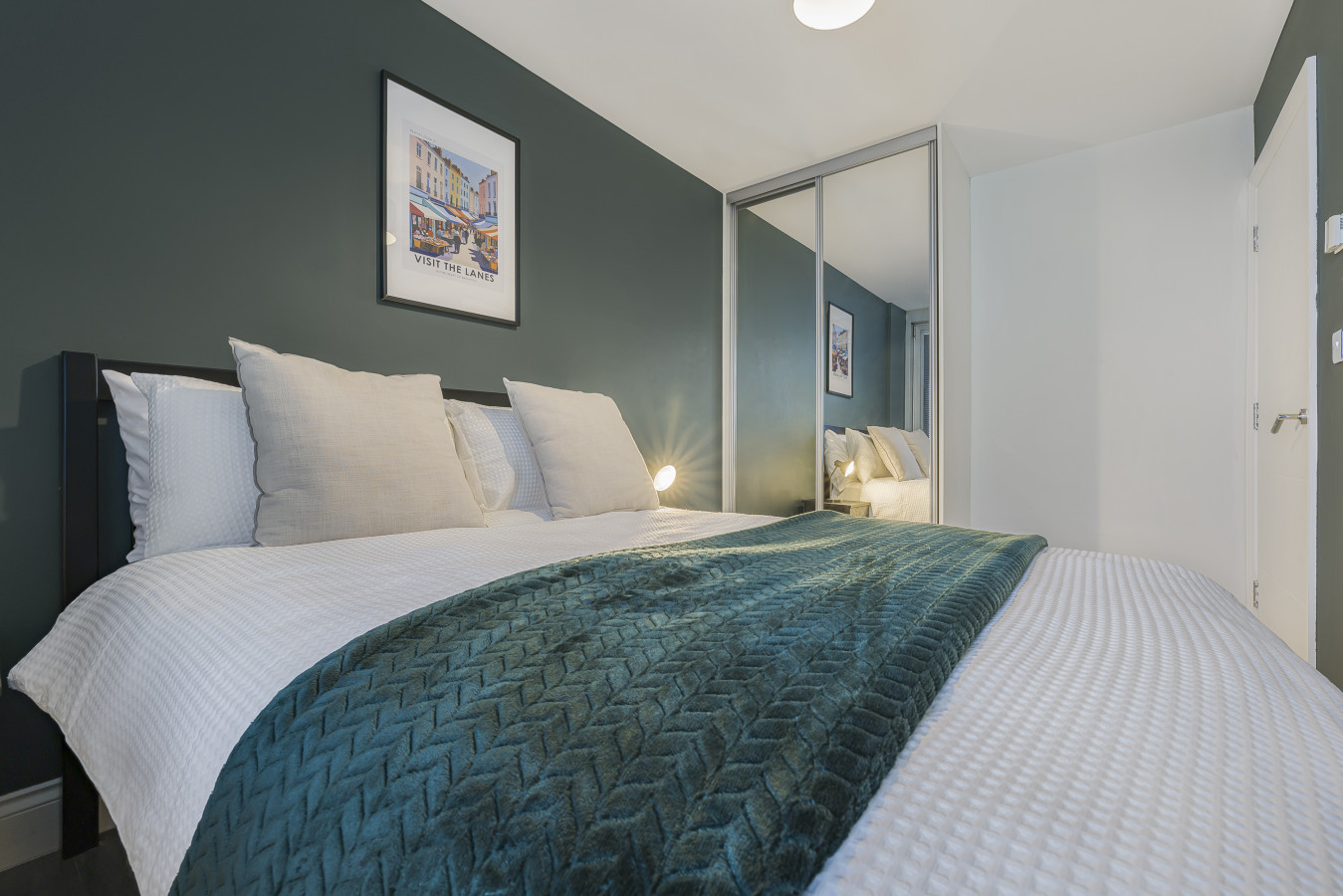 Prince Mews 2BR Apartment l Sleeps 7 l Central in Black Lion Street - Property image 2 - VivreStays
