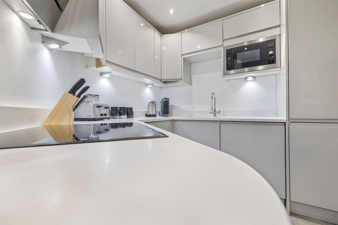 Prince Mews 2BR Apartment l Sleeps 7 l Central in Black Lion Street - Property image 9 - VivreStays
