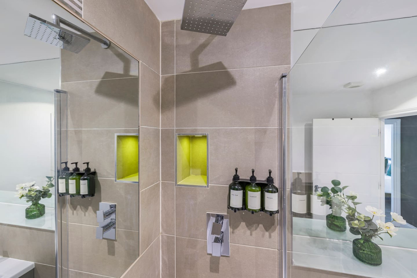Prince Mews 2BR Apartment l Sleeps 7 l Central in Black Lion Street - Property image 12 - VivreStays