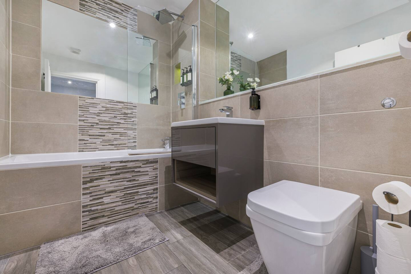 Prince Mews 2BR Apartment l Sleeps 7 l Central in Black Lion Street - Property image 11 - VivreStays