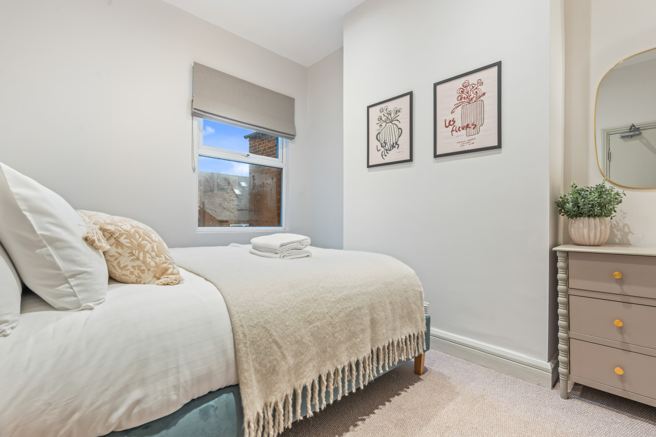 Chester Manor | 5 BR | Sleeps 10 | Free Parking in 31 Ermine Road - Property image 11 - VivreStays