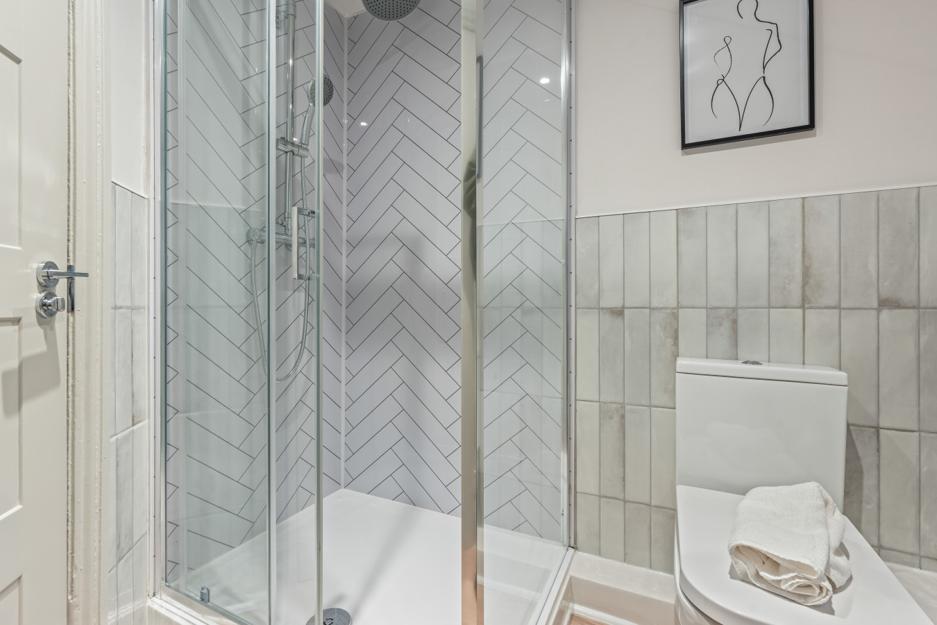 Chester Manor | 5 BR | Sleeps 10 | Free Parking in 31 Ermine Road - Property image 15 - VivreStays