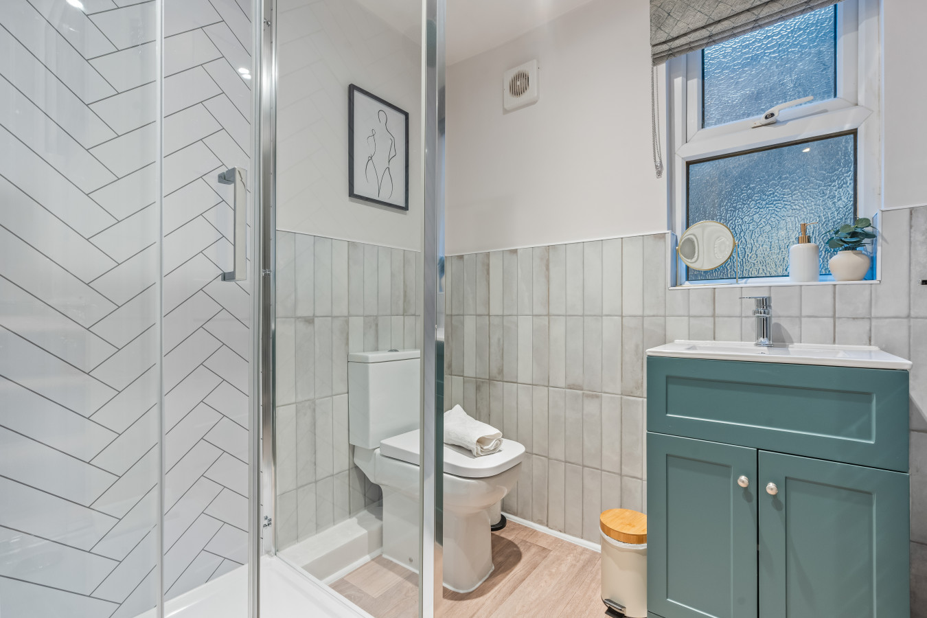Chester Manor | 5 BR | Sleeps 10 | Free Parking in 31 Ermine Road - Property image 19 - VivreStays