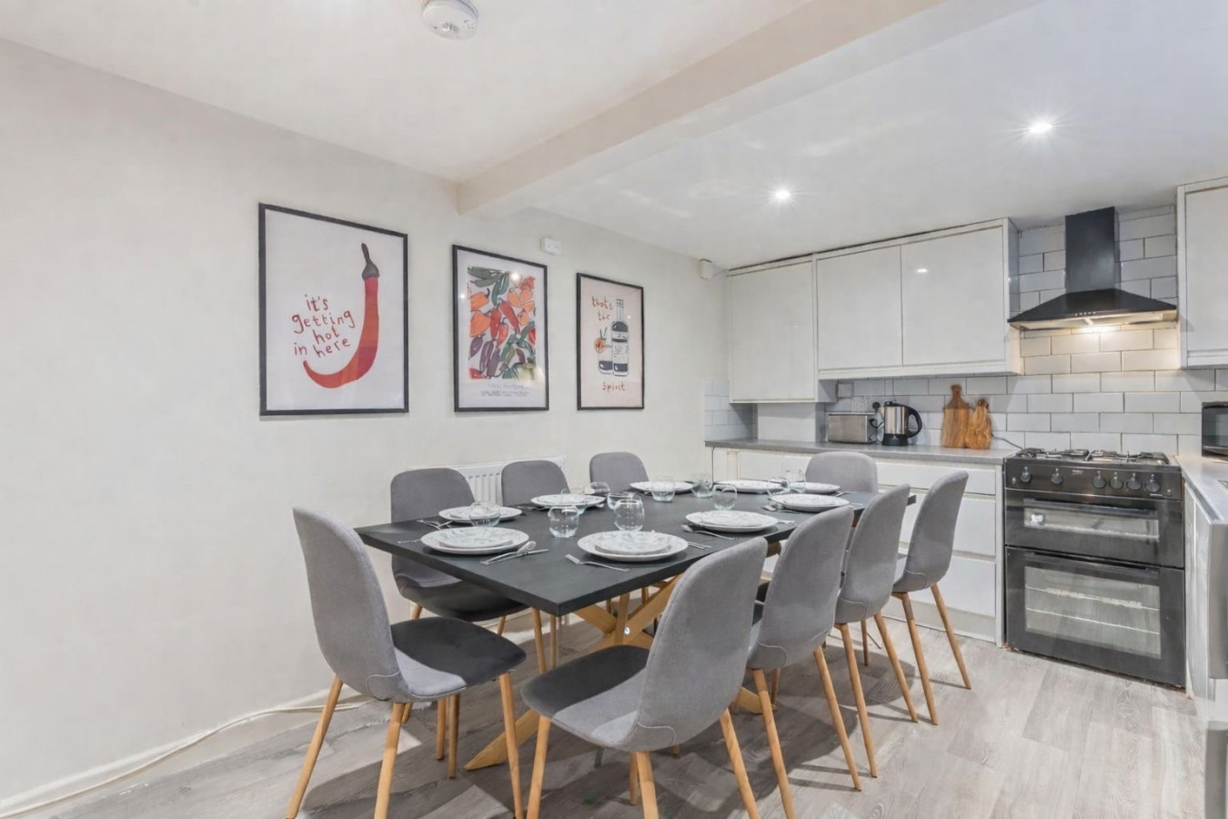 Chester Manor | 5 BR | Sleeps 10 | Free Parking in 31 Ermine Road - Property image 3 - VivreStays