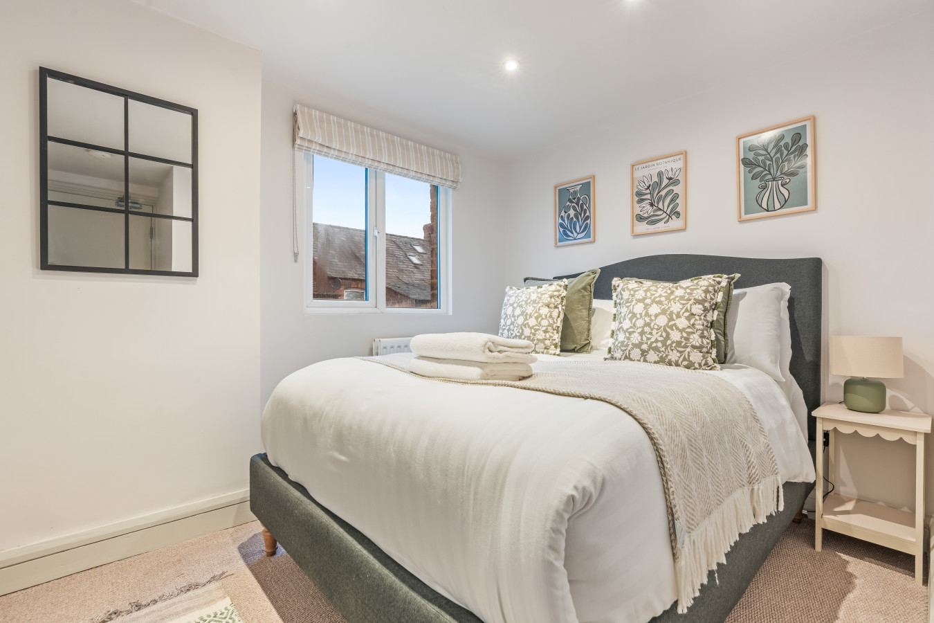 Chester Manor | 5 BR | Sleeps 10 | Free Parking in 31 Ermine Road - Property image 4 - VivreStays