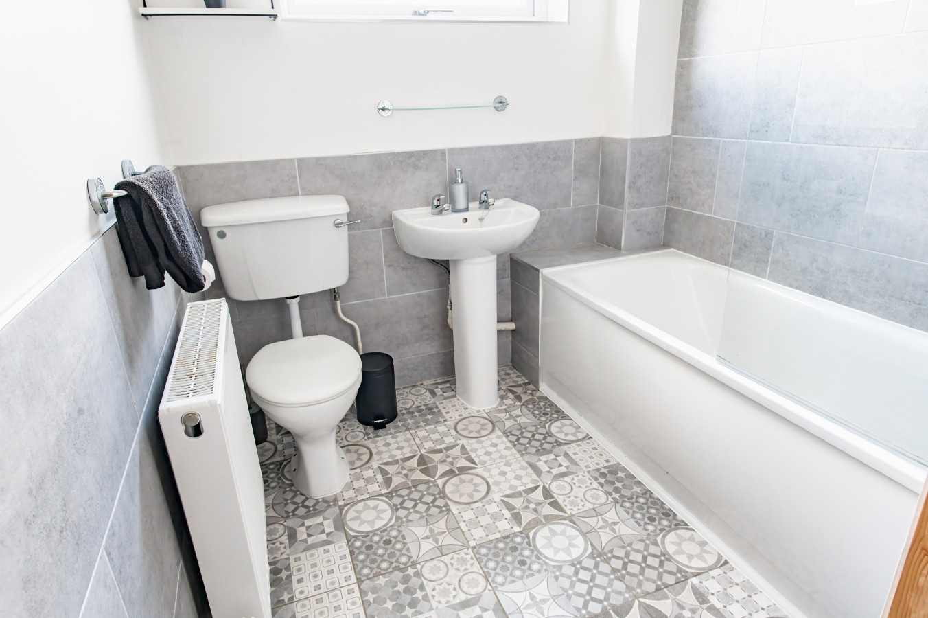 3 Bedroom Home | Free Parking | Sleeps 5 | Castle in 31 Elizabeth Avenue - Property image 18 - VivreStays
