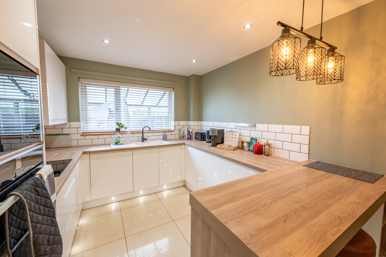 3 Bedroom Home | Free Parking | Sleeps 5 | Castle in 31 Elizabeth Avenue - Property image 22 - VivreStays