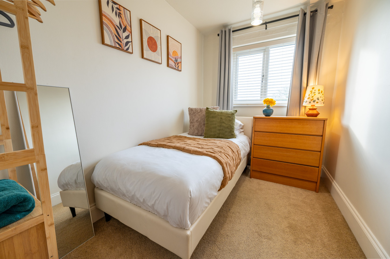 3 Bedroom Home | Free Parking | Sleeps 5 | Castle in 31 Elizabeth Avenue - Property image 24 - VivreStays