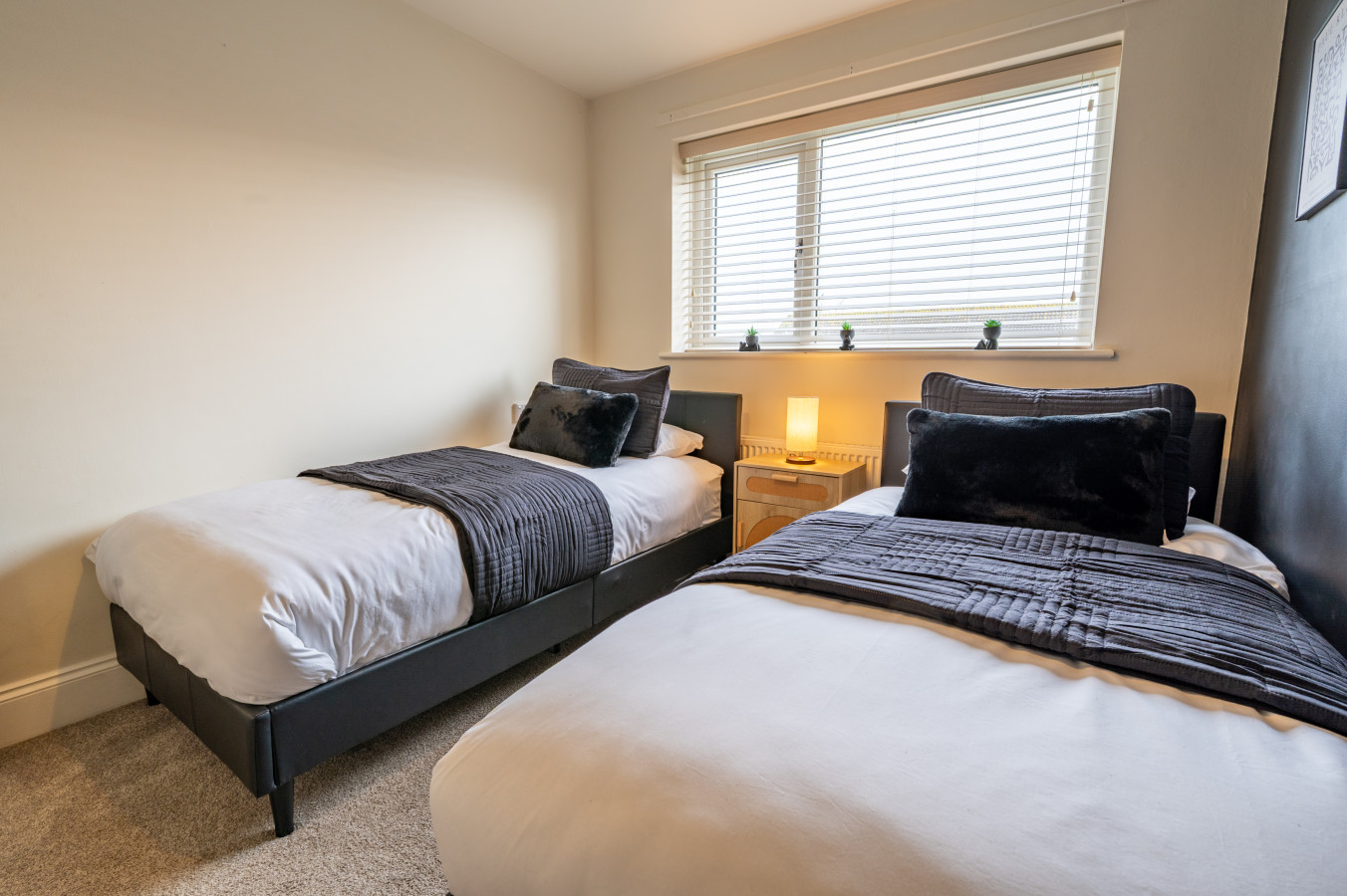 3 Bedroom Home | Free Parking | Sleeps 5 | Castle in 31 Elizabeth Avenue - Property image 2 - VivreStays