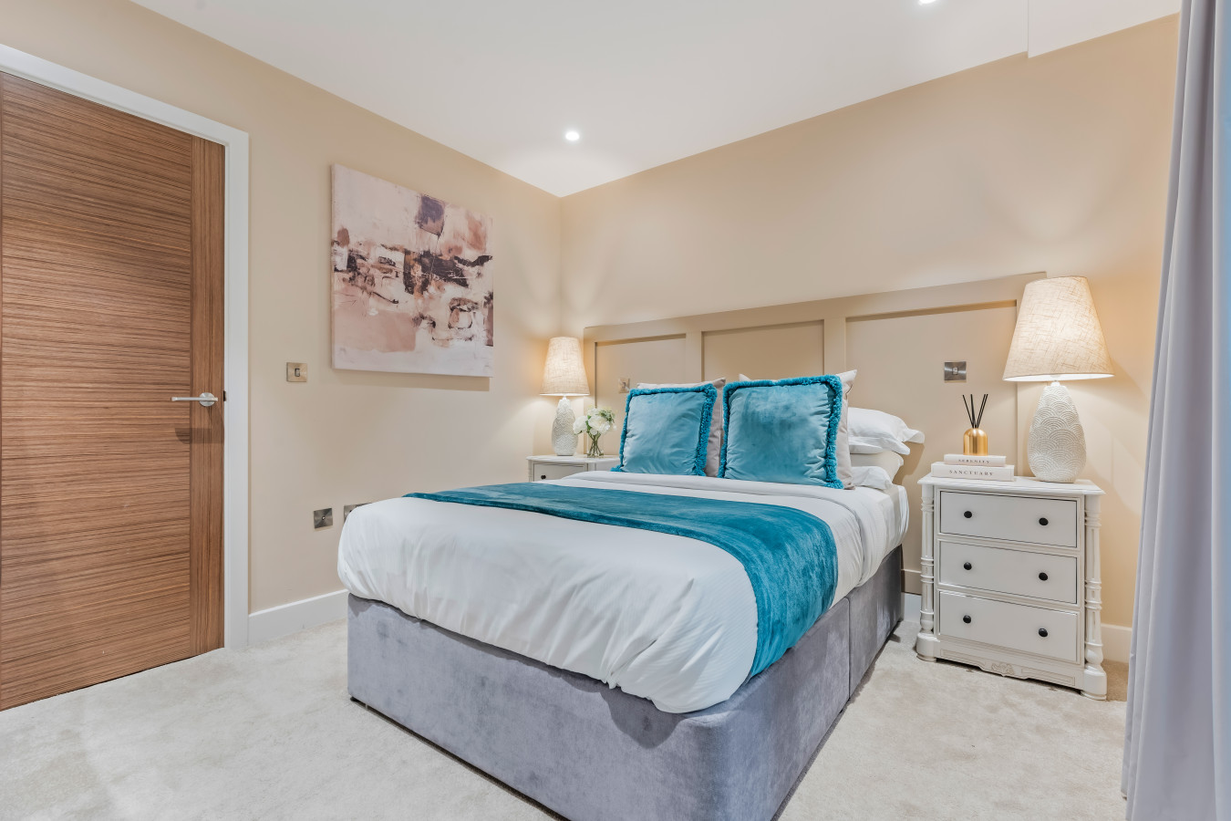 York Residence | Sleeps 4 | 2Bed | 2Bath in 213 Ryedale House - Property image 13 - VivreStays
