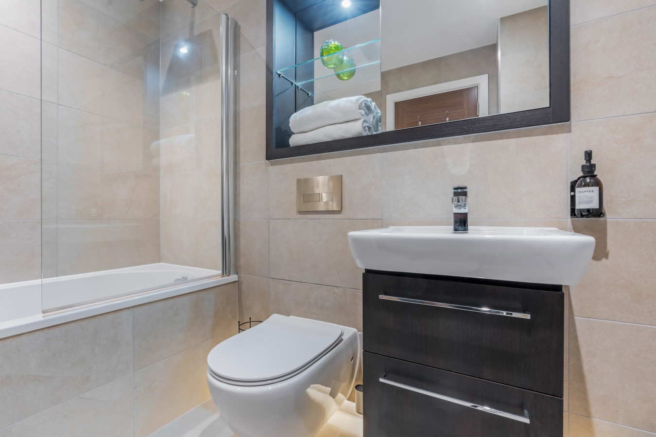 York Residence | Sleeps 4 | 2Bed | 2Bath in 213 Ryedale House - Property image 30 - VivreStays