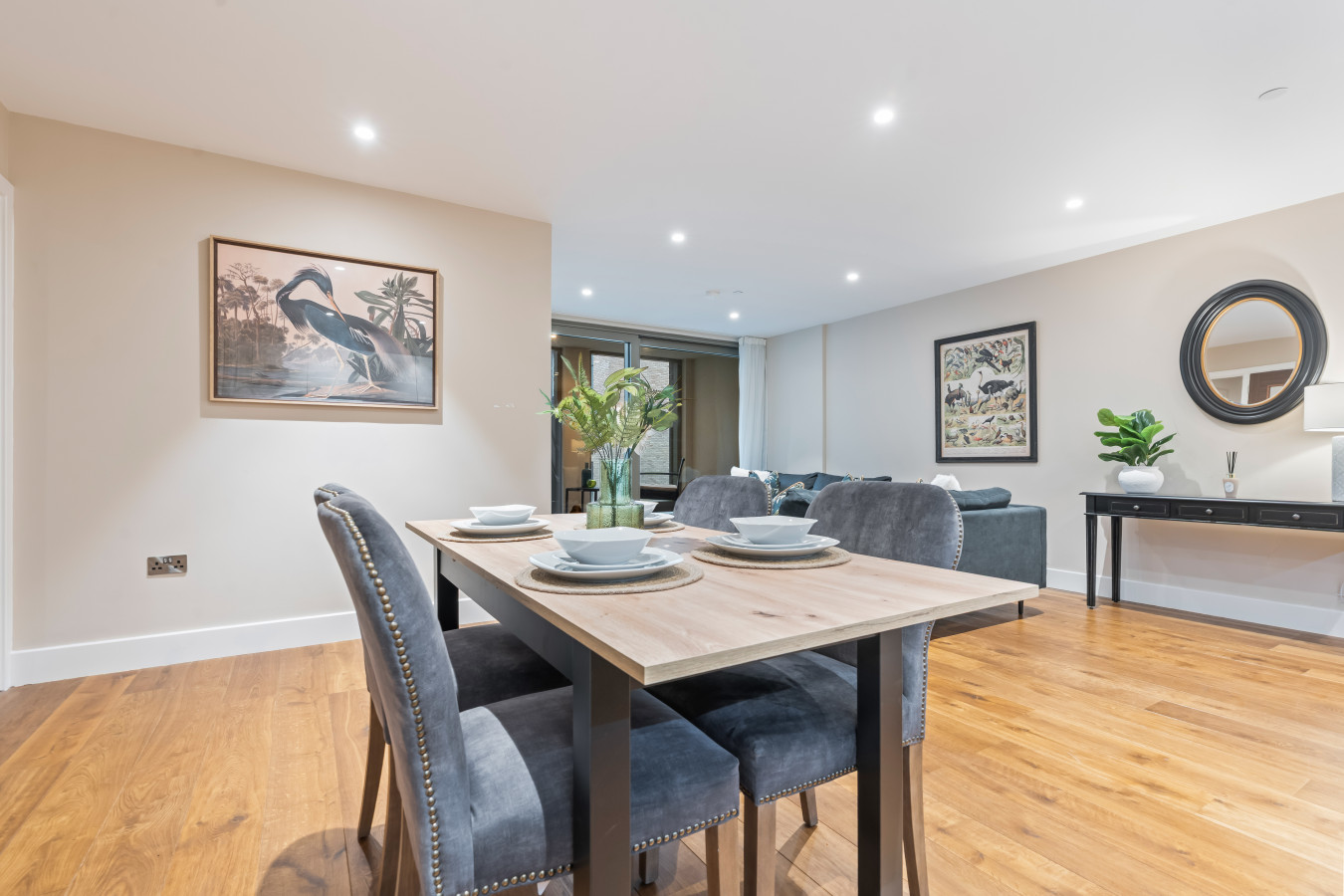 York Residence | Sleeps 4 | 2Bed | 2Bath in 213 Ryedale House - Property image 7 - VivreStays