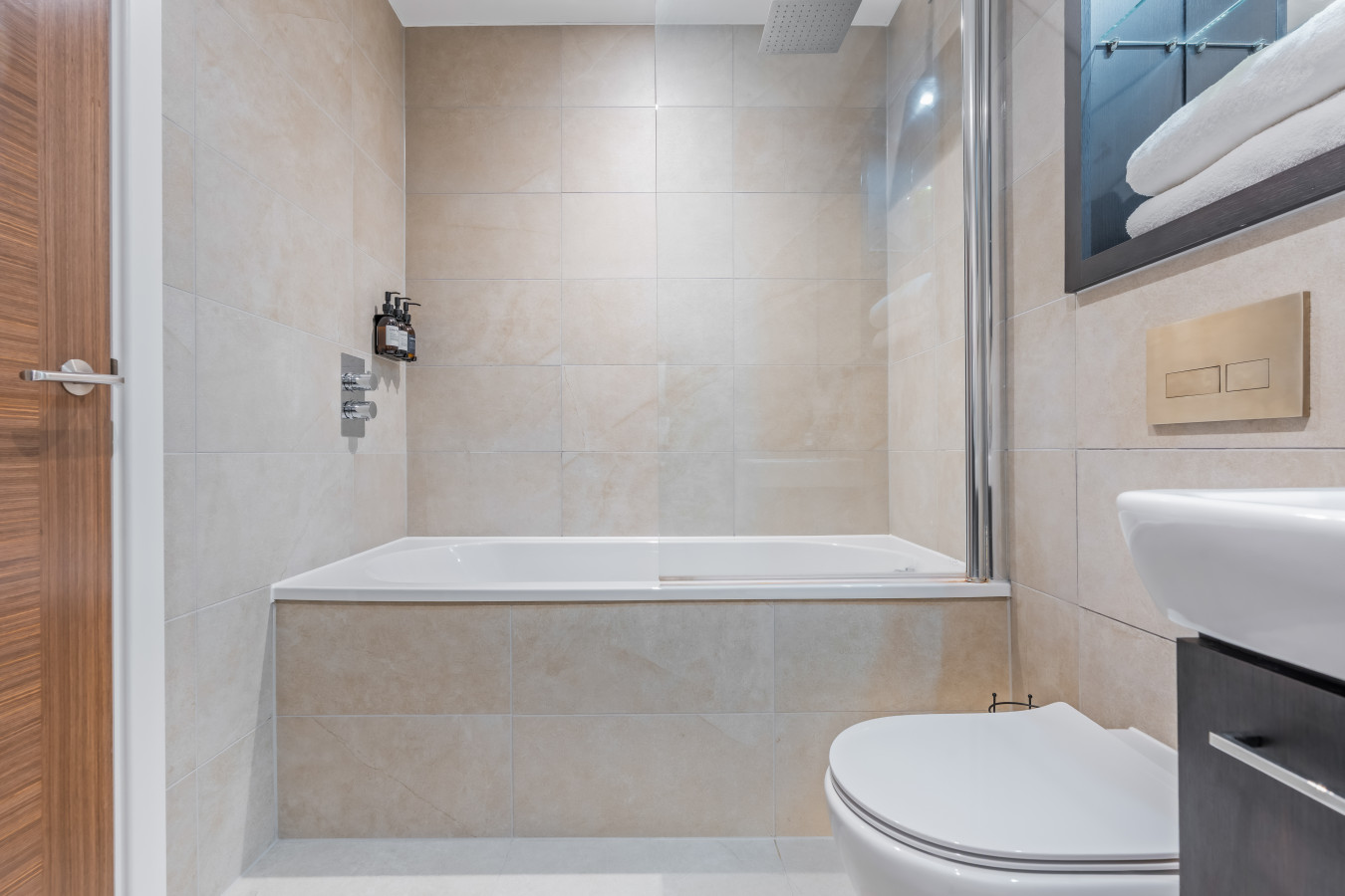 York Residence | Sleeps 4 | 2Bed | 2Bath in 213 Ryedale House - Property image 28 - VivreStays