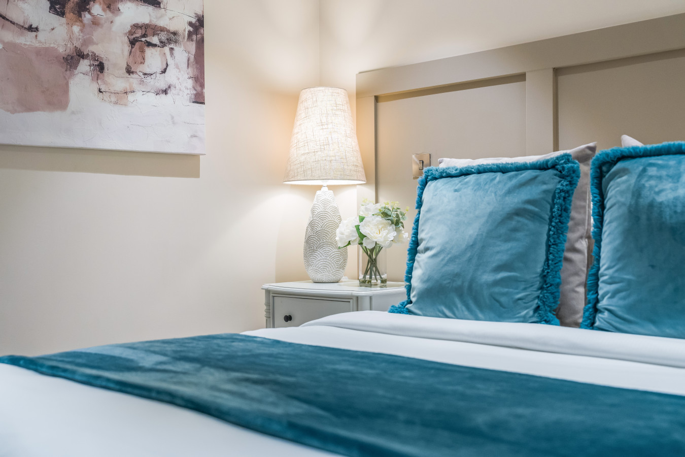 York Residence | Sleeps 4 | 2Bed | 2Bath in 213 Ryedale House - Property image 18 - VivreStays