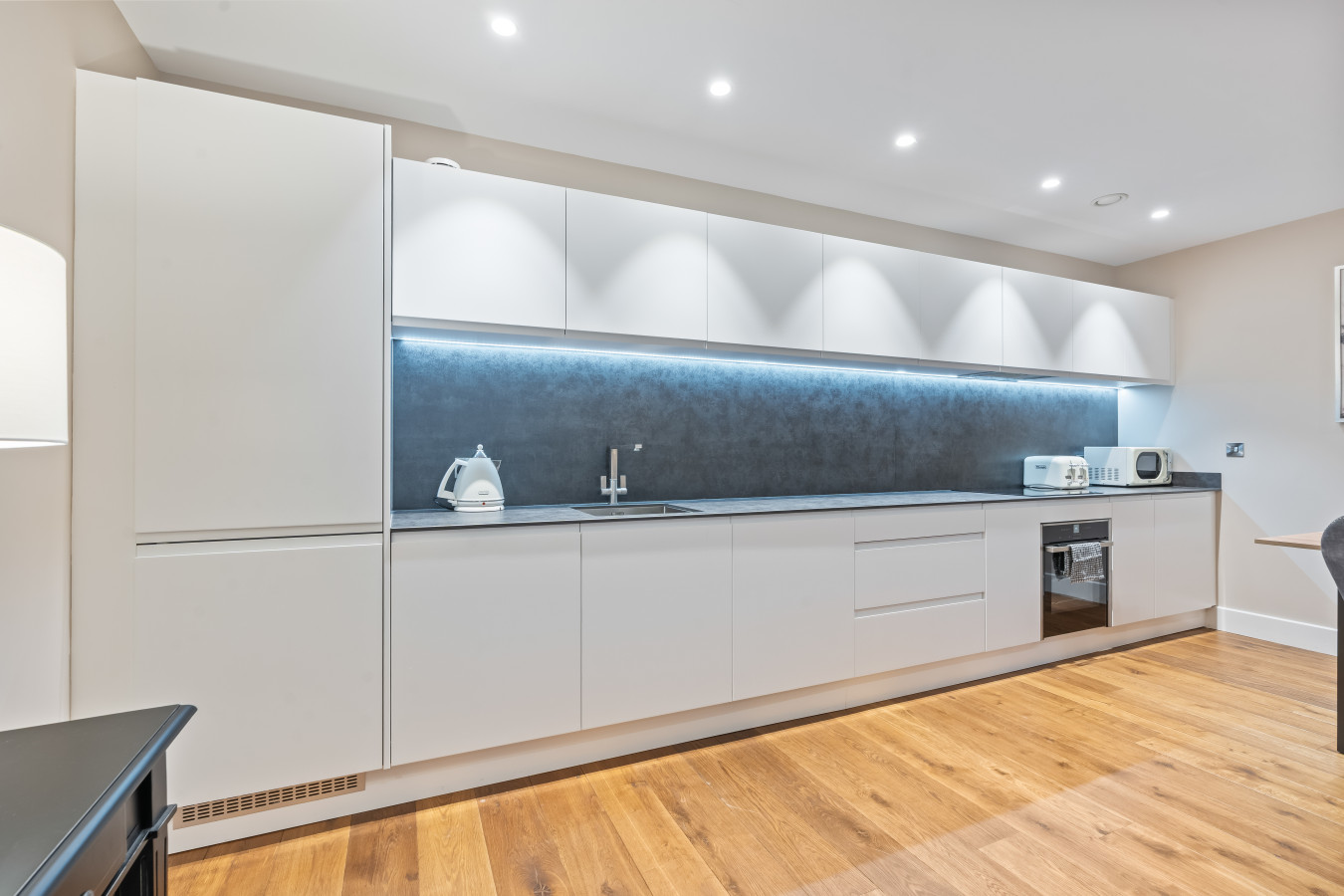 York Residence | Sleeps 4 | 2Bed | 2Bath in 213 Ryedale House - Property image 4 - VivreStays