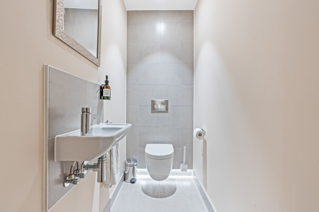York Residence | Sleeps 4 | 2Bed | 2Bath in 213 Ryedale House - Property image 10 - VivreStays