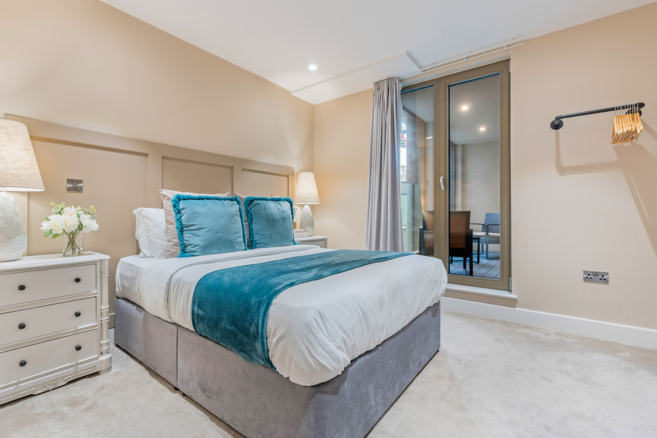 York Residence | Sleeps 4 | 2Bed | 2Bath in 213 Ryedale House - Property image 3 - VivreStays