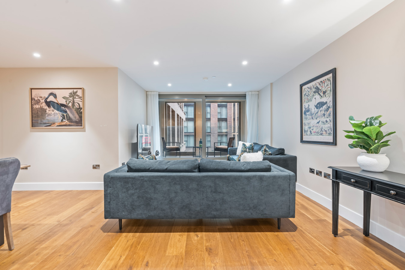 York Residence | Sleeps 4 | 2Bed | 2Bath in 213 Ryedale House - Property image 12 - VivreStays