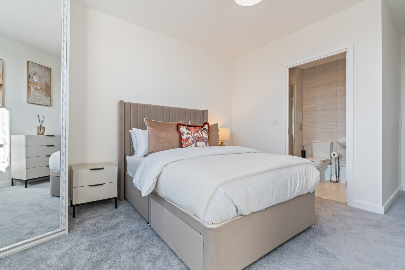 Thameside Suite | Free Parking | 2 BR | Heathrow in Elmsleigh Road - Property image 2 - VivreStays