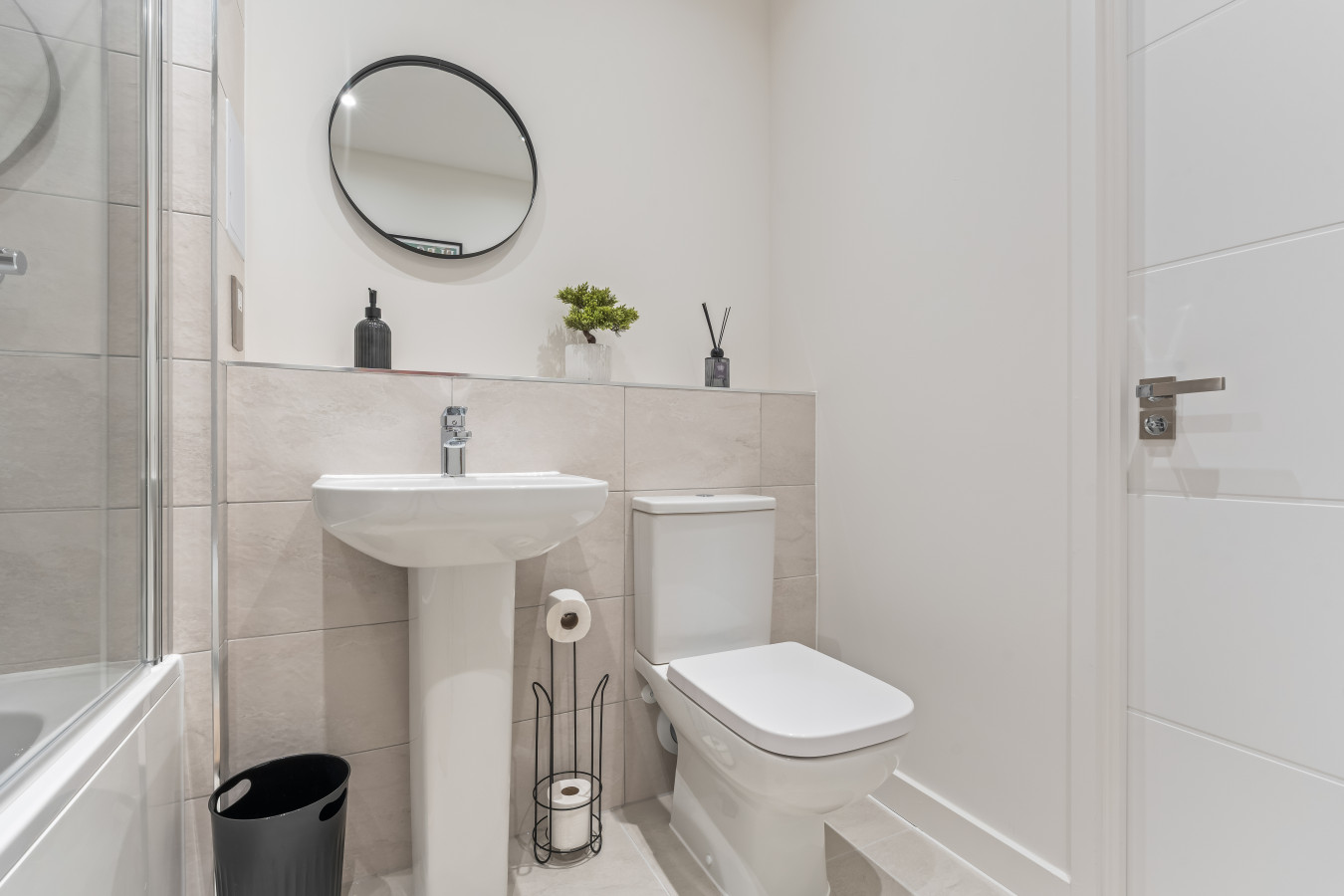 Thameside Suite | Free Parking | 2 BR | Heathrow in Elmsleigh Road - Property image 20 - VivreStays