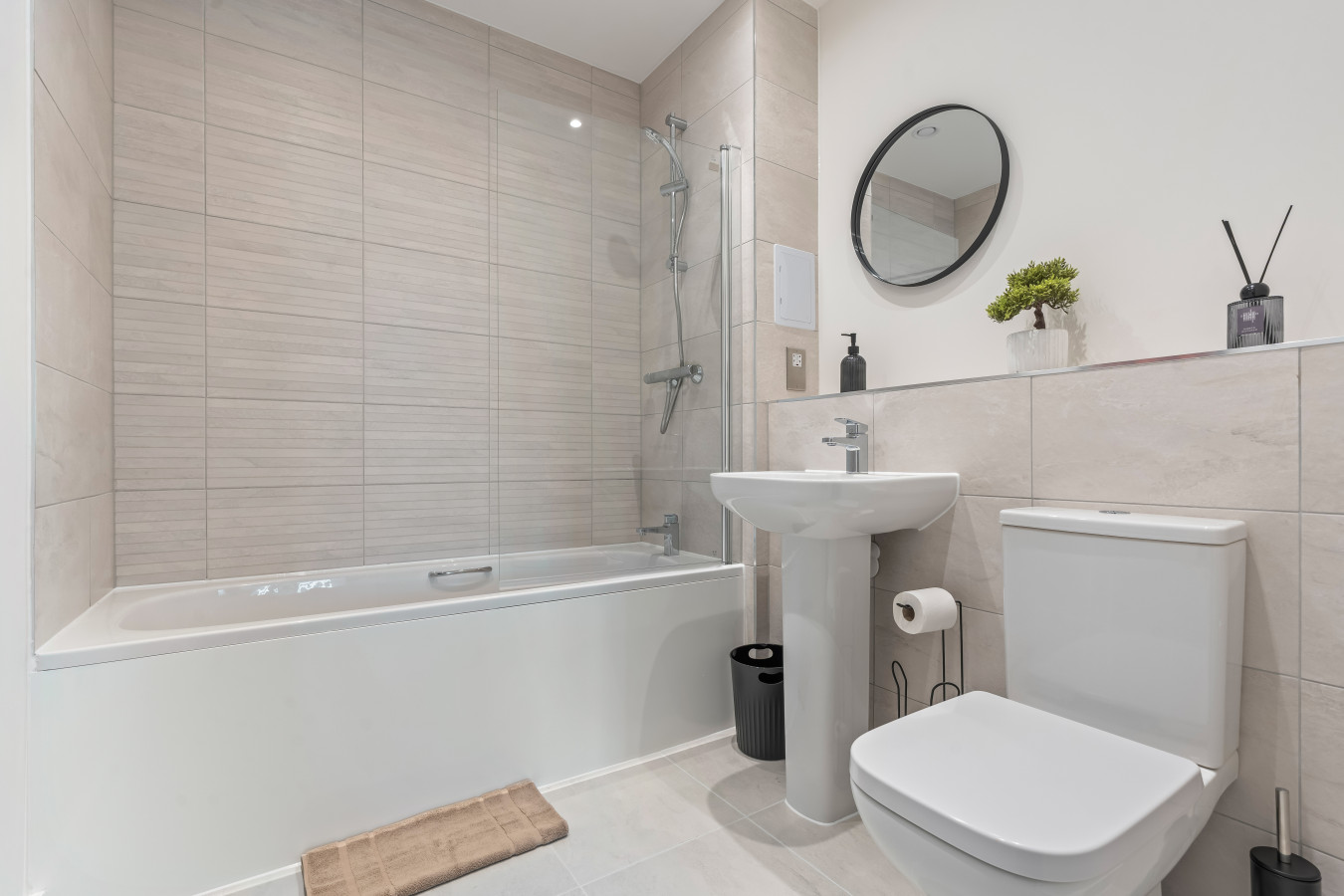 Thameside Suite | Free Parking | 2 BR | Heathrow in Elmsleigh Road - Property image 22 - VivreStays
