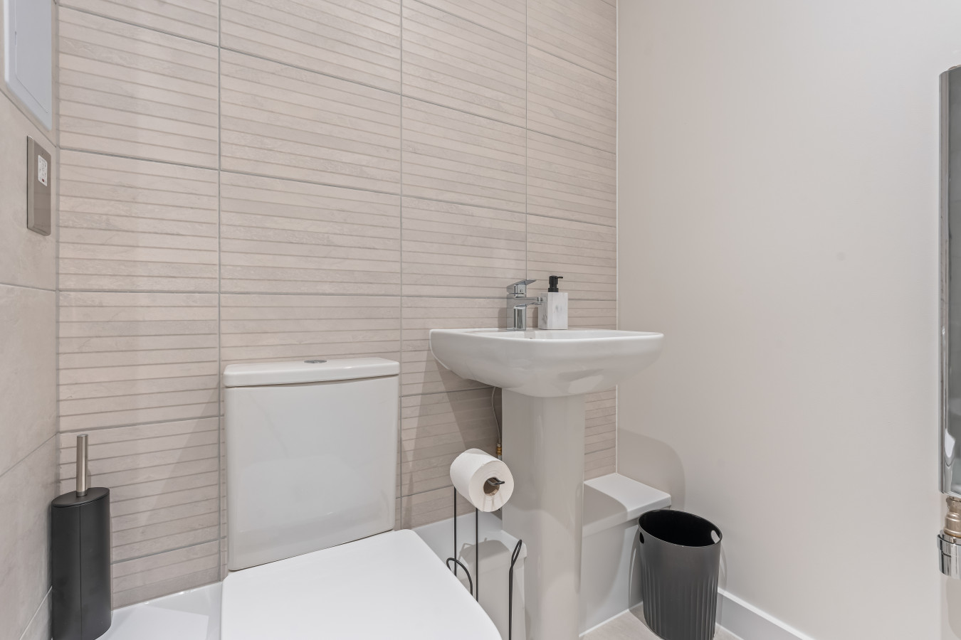 Thameside Suite | Free Parking | 2 BR | Heathrow in Elmsleigh Road - Property image 23 - VivreStays