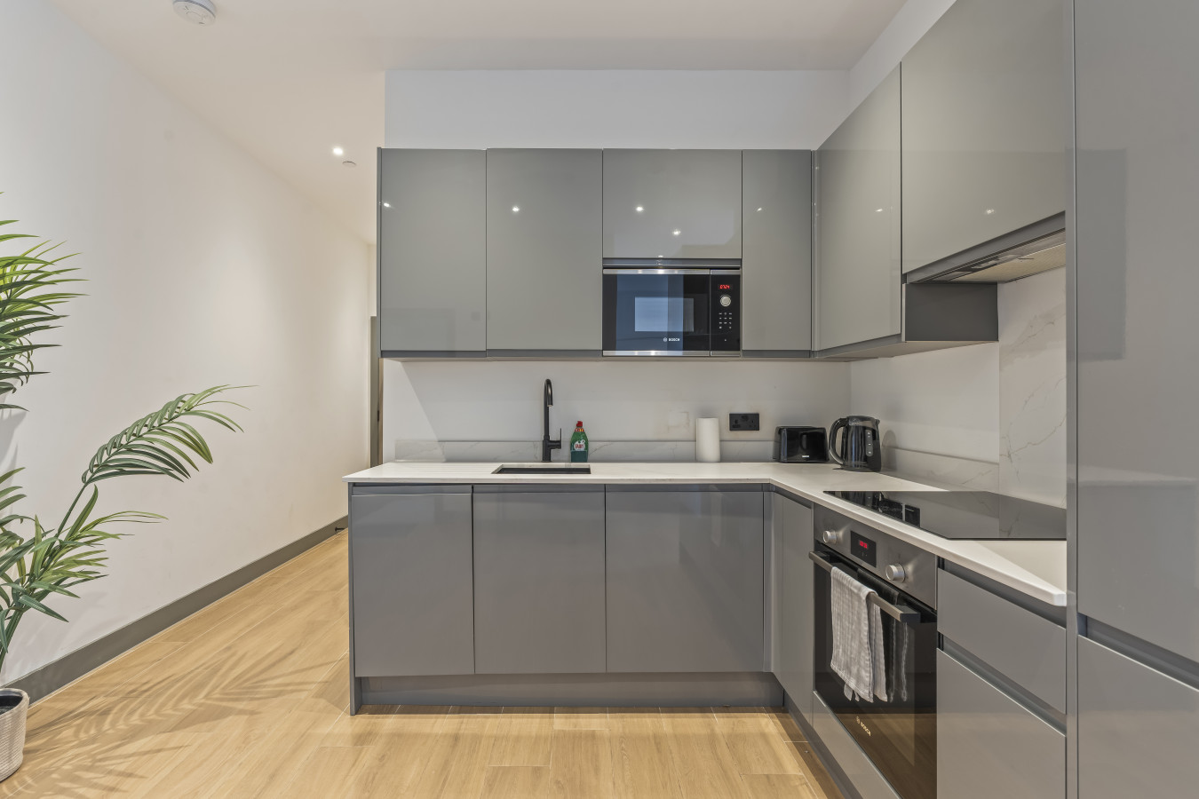 Woodside Park Suite | 2Bed | 2Bath | Sleeps 5 in Ballards Lane - Property image 11 - VivreStays
