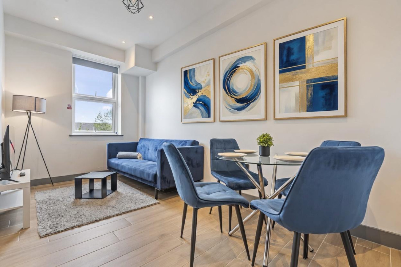 Woodside Park Suite | 2Bed | 2Bath | Sleeps 5 serviced apartment - UK - VivreStays