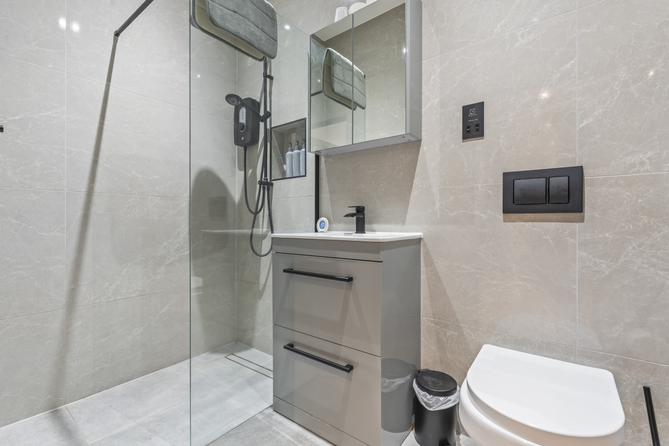 Woodside Park Suite | 2Bed | 2Bath | Sleeps 5 in Ballards Lane - Property image 17 - VivreStays