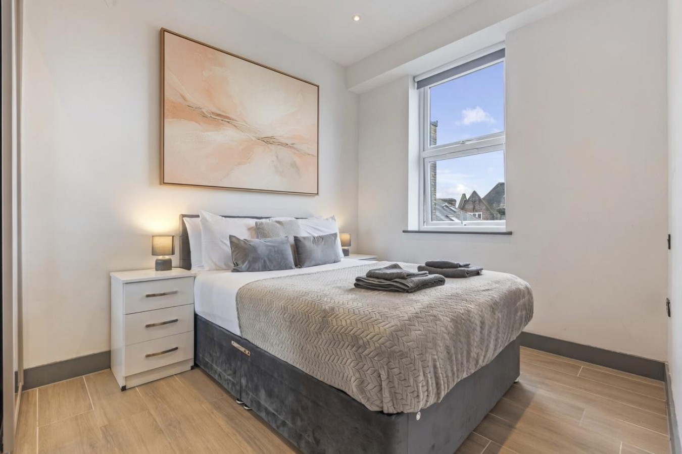 Woodside Park Suite | 2Bed | 2Bath | Sleeps 5 in Ballards Lane - Property image 2 - VivreStays